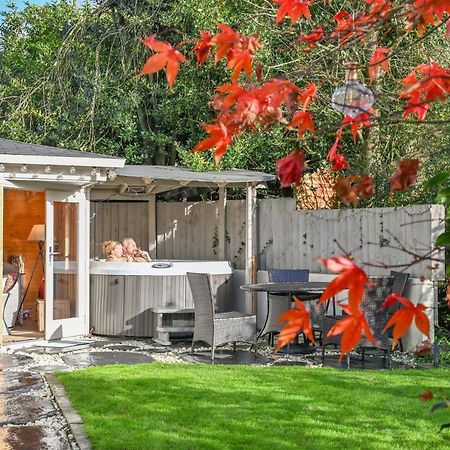 A Superb Bijou Retreat With Jacuzzi Near An Excellent Village Pub Yelverton Eksteriør billede