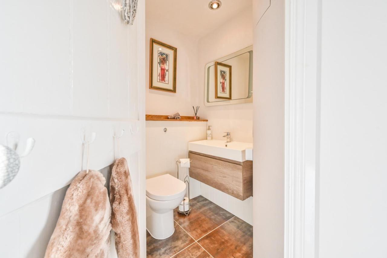 A Superb Bijou Retreat With Jacuzzi Near An Excellent Village Pub Yelverton Eksteriør billede