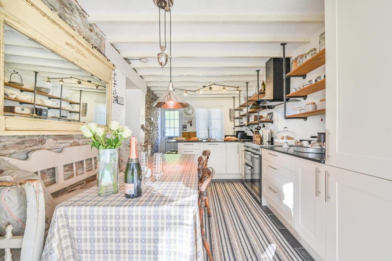 A Superb Bijou Retreat With Jacuzzi Near An Excellent Village Pub Yelverton Eksteriør billede