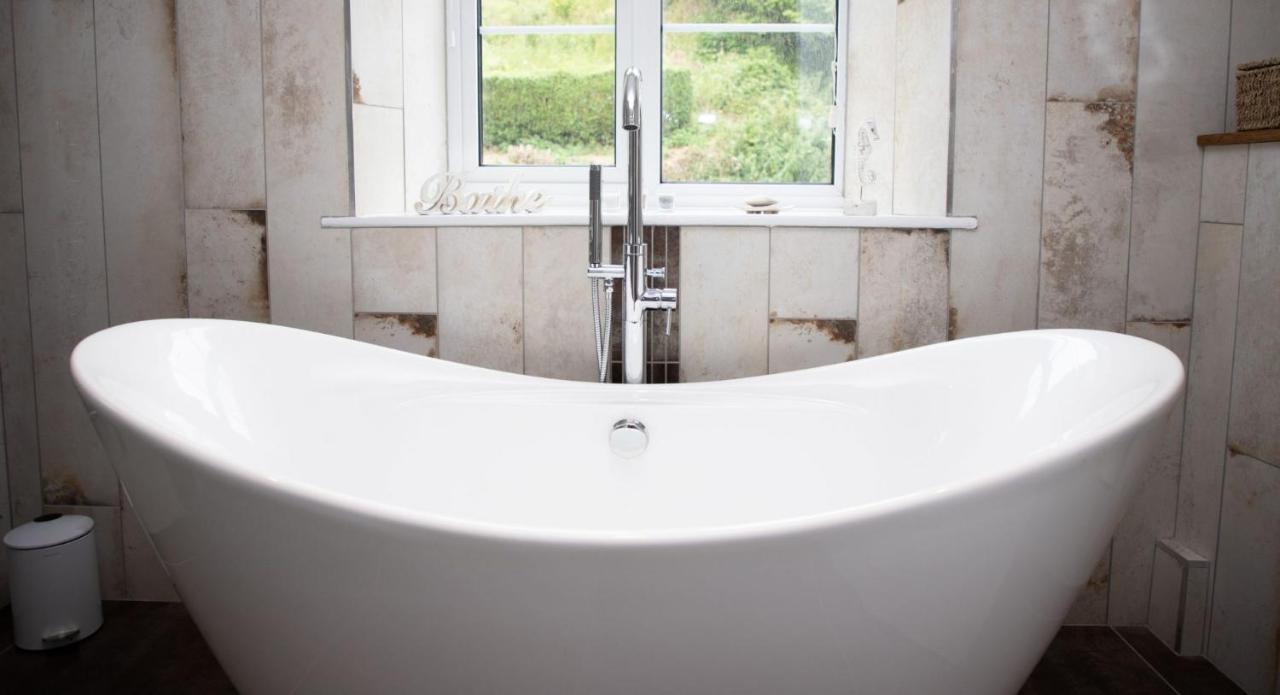 A Superb Bijou Retreat With Jacuzzi Near An Excellent Village Pub Yelverton Eksteriør billede