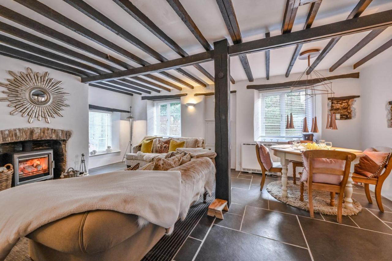 A Superb Bijou Retreat With Jacuzzi Near An Excellent Village Pub Yelverton Eksteriør billede