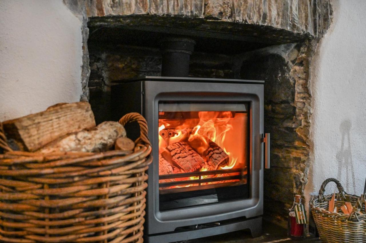 A Superb Bijou Retreat With Jacuzzi Near An Excellent Village Pub Yelverton Eksteriør billede