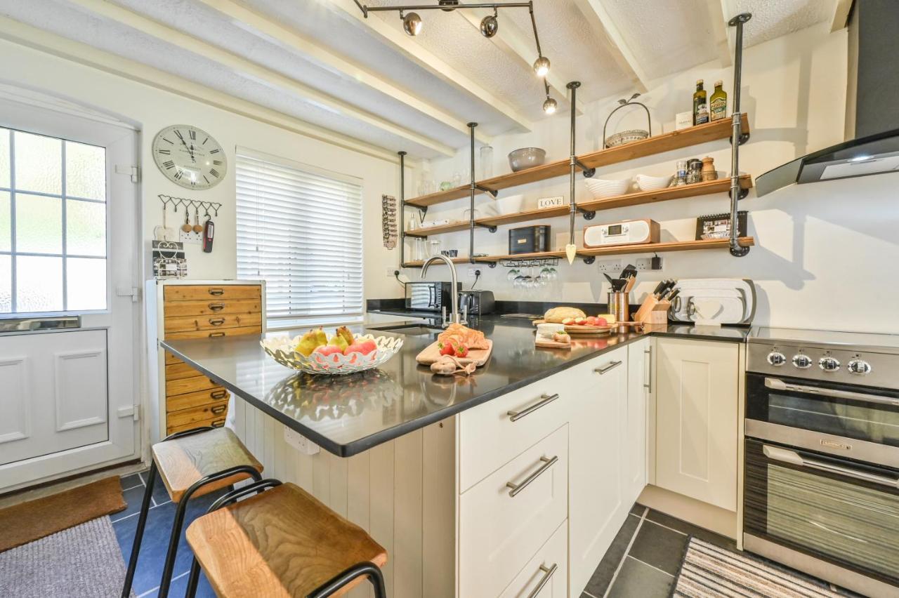 A Superb Bijou Retreat With Jacuzzi Near An Excellent Village Pub Yelverton Eksteriør billede