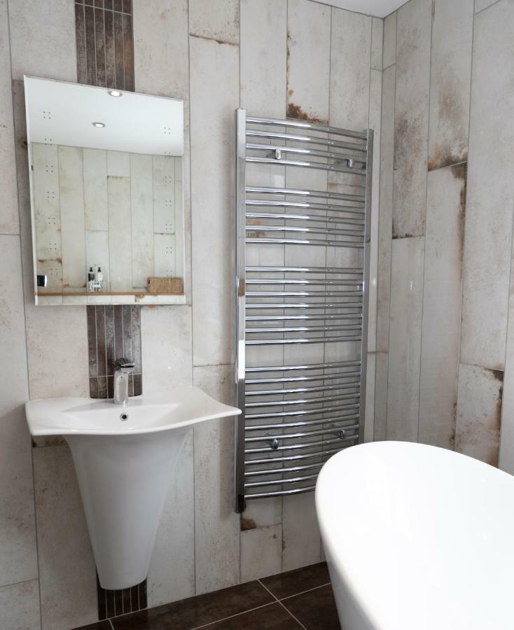 A Superb Bijou Retreat With Jacuzzi Near An Excellent Village Pub Yelverton Eksteriør billede